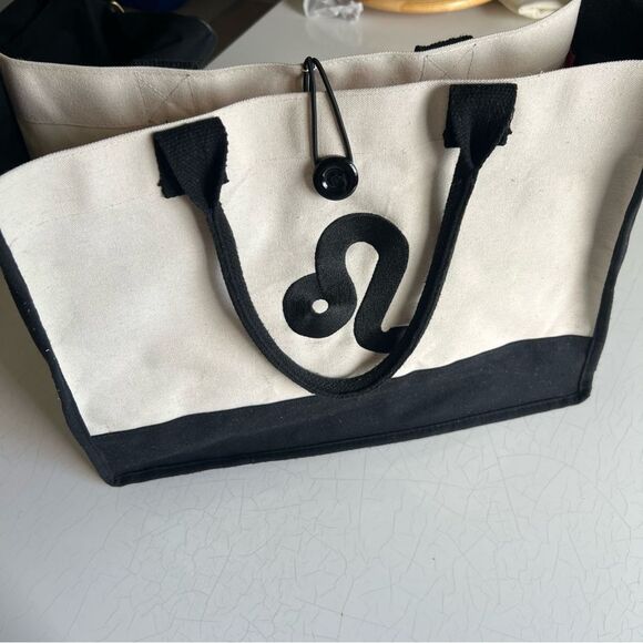 YOOFAN Canvas Tote Bag YOOFAN Canvas Tote Bag - Personalized 12 Zodiac Signs Leo - Picture 7 of 12